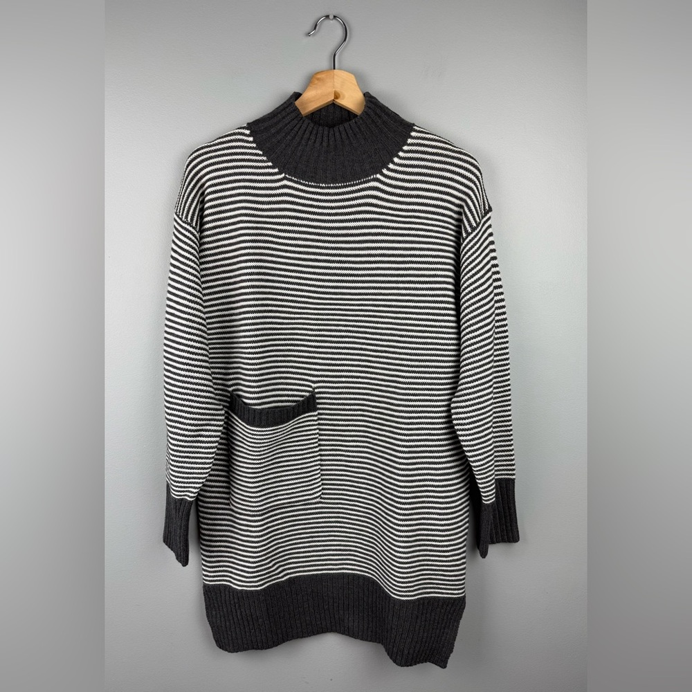 Annabelle Small/Medium Gray and White Striped Sweater
